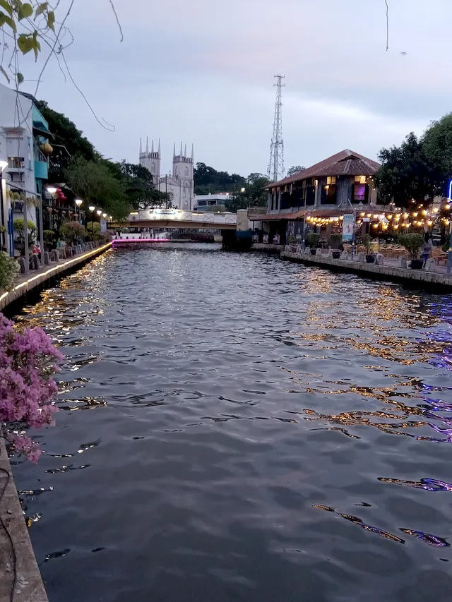 Vista del Río Melaka desde airbnb