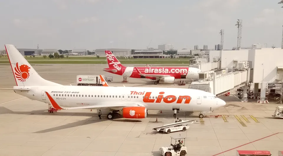 Avión de Air Asia en Aeropuerto Don Mueang, Bangkok.