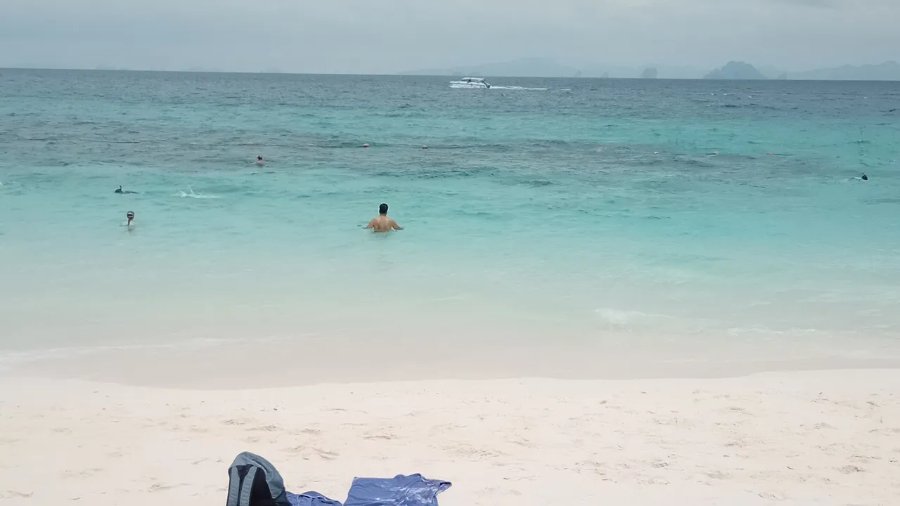 Playa de arena blanca en Bamboo Island Tailandia
