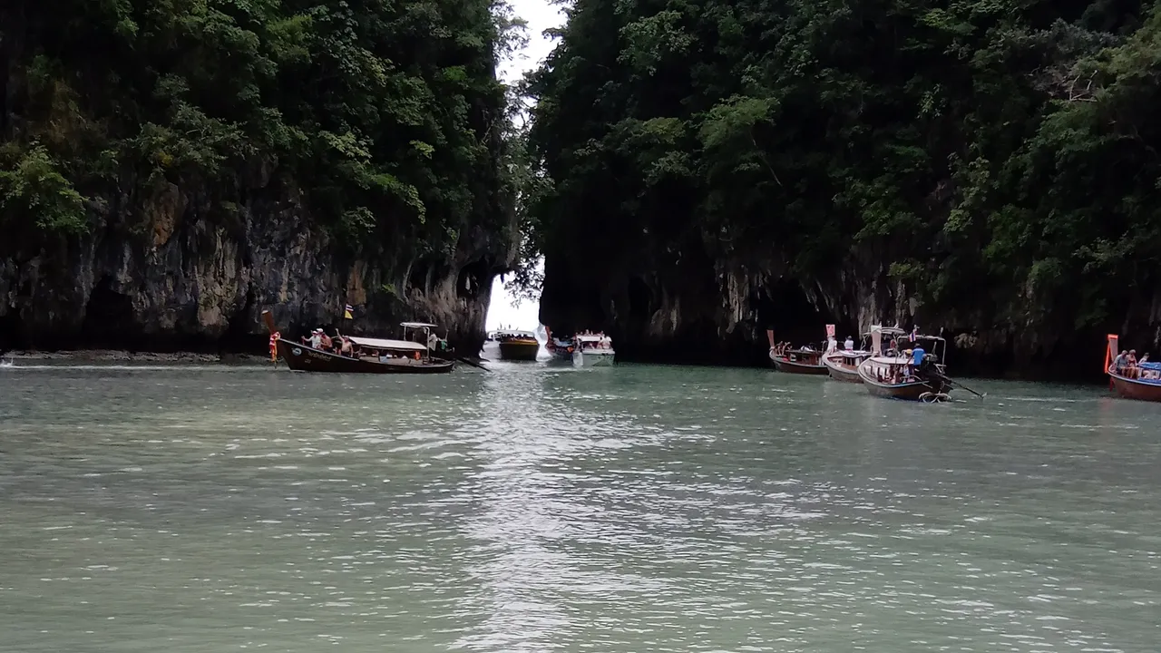 Longtail boat tradicional en Hong Lagoon Krabi