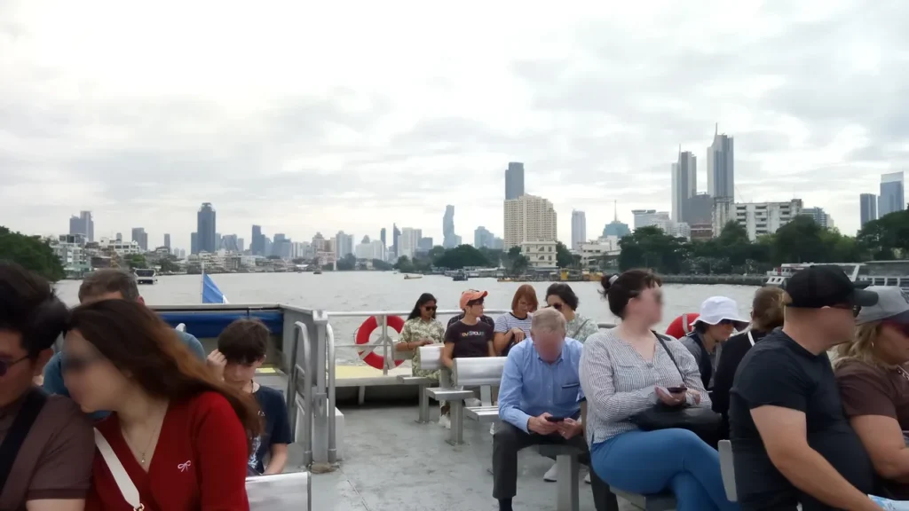 Paseo en el Chao Phraya Tourist Boat en bangkok Tailandia