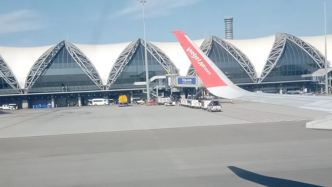 Aterrizando en el aeropuerto Suvarnabhumi de Bangkok Tailandia