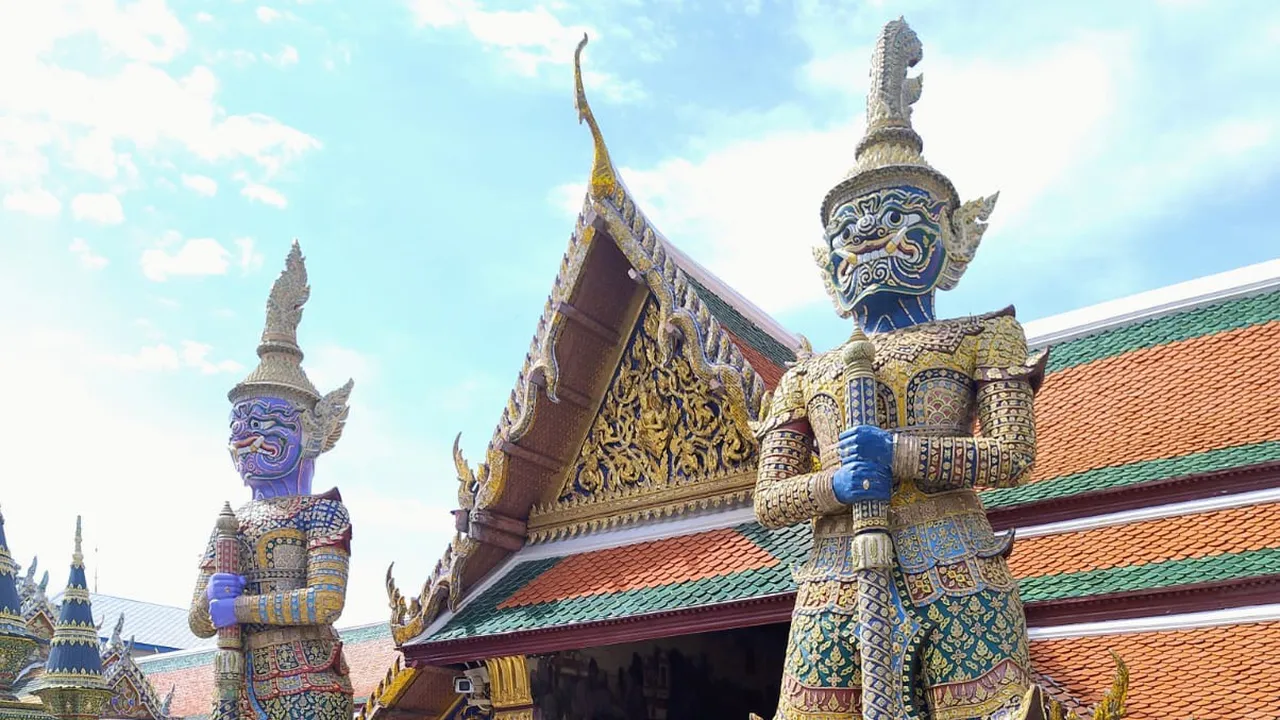 Guardianes Yakshas del Wat Phra Kaew Bangkok Tailandia