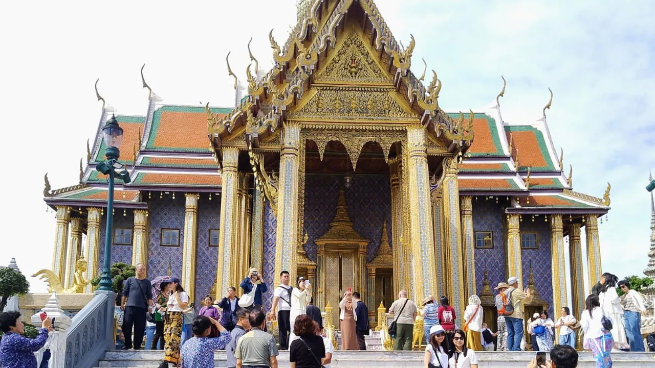 Acceso al Wat Phra Kaew Bangkok Tailandia