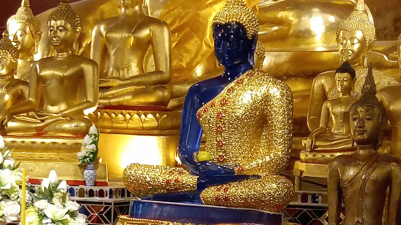 Discípulo de Buda en Wat Phra Singh Chiang Mai