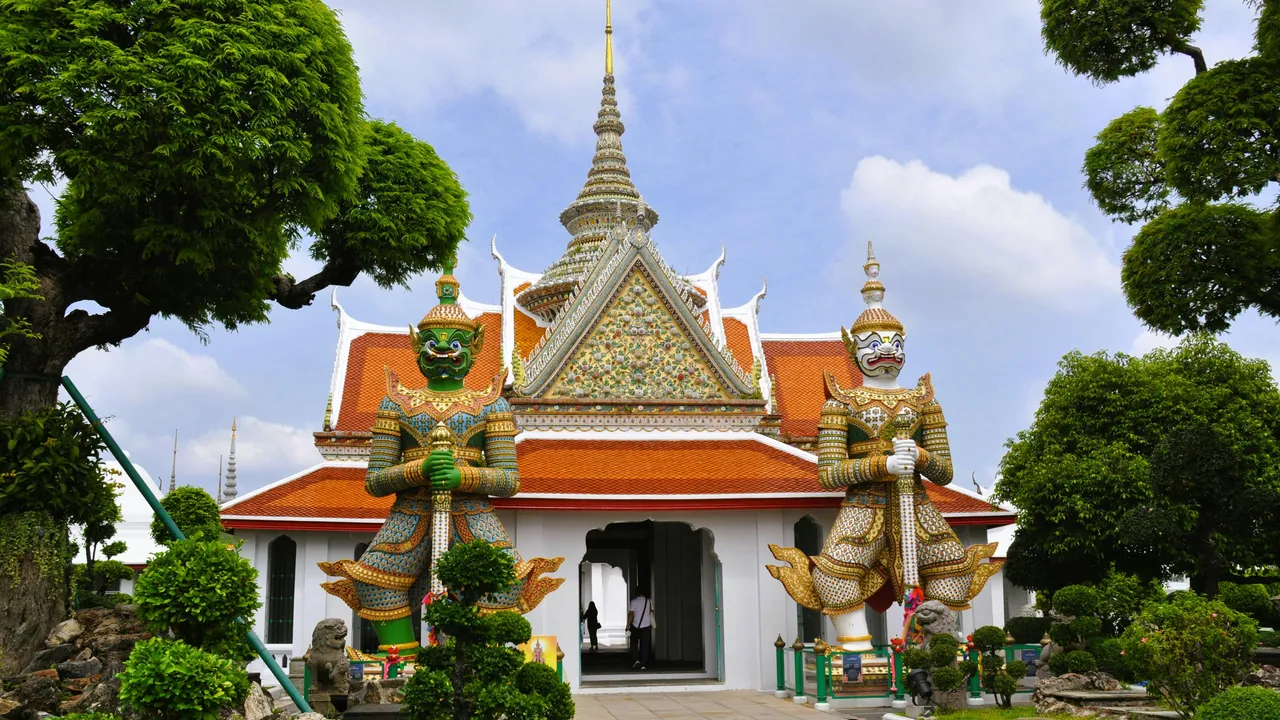 Yakshas en Wat Arun