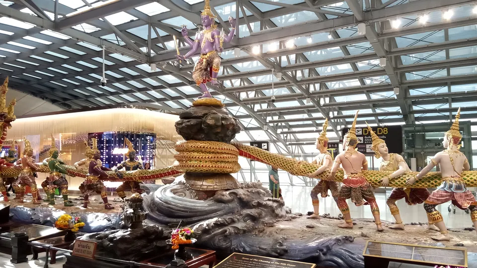 bangkok-suvarnabhumi-oceano-escultura Representación del oceano de leche en el aeropuerto Suvarnabhumi de Bangkok